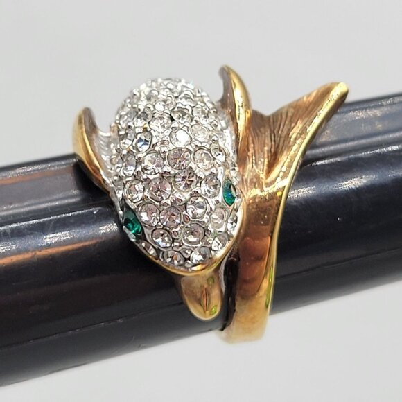 Rhinestone Encrusted Dolphin Ring Green Eyes Gold Tone Fashion Size 7.5 - Picture 2 of 6